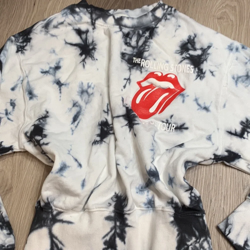 Two pc set - Picture 2 of 3